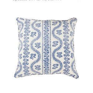 4 sister parish pillows down inserts included.